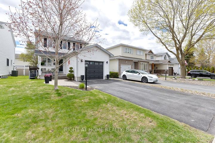Photo 1 at 29 Peacock Crescent, Nepean (Cedargrove/Fraserdale), Ottawa