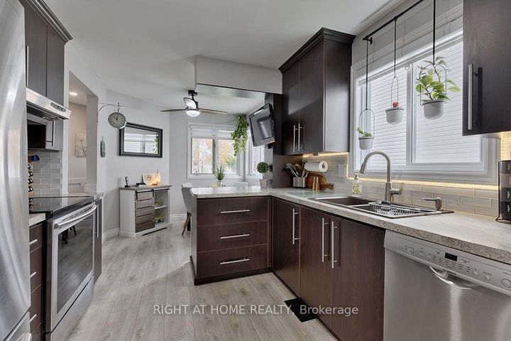 Photo 3 at 29 Peacock Crescent, Nepean (Cedargrove/Fraserdale), Ottawa