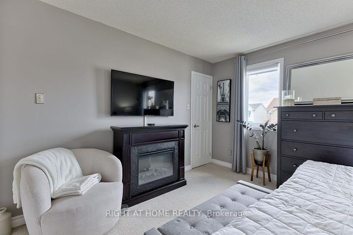 Photo 22 at 29 Peacock Crescent, Nepean (Cedargrove/Fraserdale), Ottawa