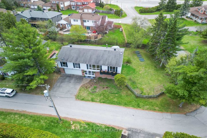 Photo 2 at 136 James Cummings Avenue, Nepean (Crystal Bay/Rocky Point), Ottawa