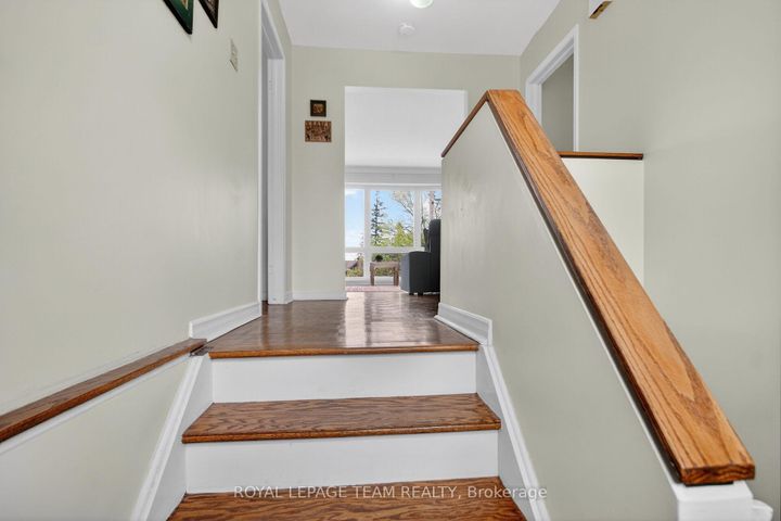 Photo 6 at 136 James Cummings Avenue, Nepean (Crystal Bay/Rocky Point), Ottawa