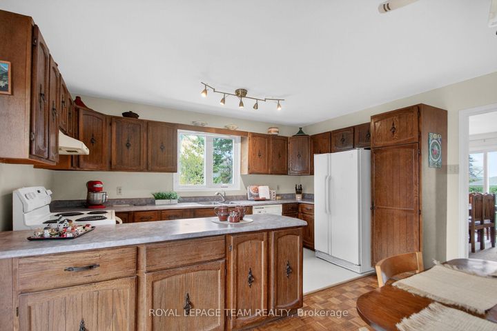 Photo 15 at 136 James Cummings Avenue, Nepean (Crystal Bay/Rocky Point), Ottawa