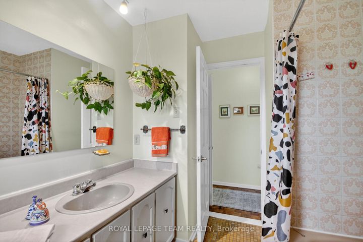 Photo 27 at 136 James Cummings Avenue, Nepean (Crystal Bay/Rocky Point), Ottawa