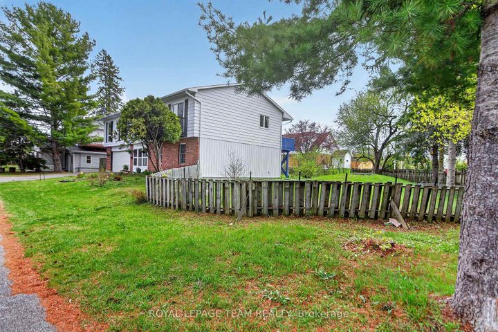 Photo 37 at 136 James Cummings Avenue, Nepean (Crystal Bay/Rocky Point), Ottawa
