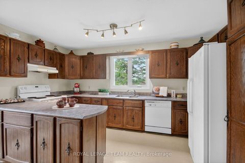 Photo 14 at 136 James Cummings Avenue, Nepean (Crystal Bay/Rocky Point), Ottawa