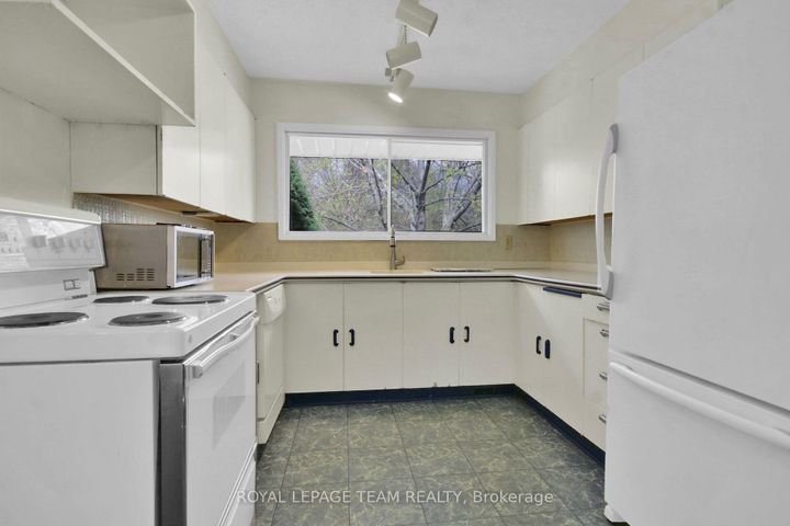 Photo 9 at 2 Aleutian Road, Nepean (Bruce Farm/Graham Park/Qualicum/Bellands), Ottawa