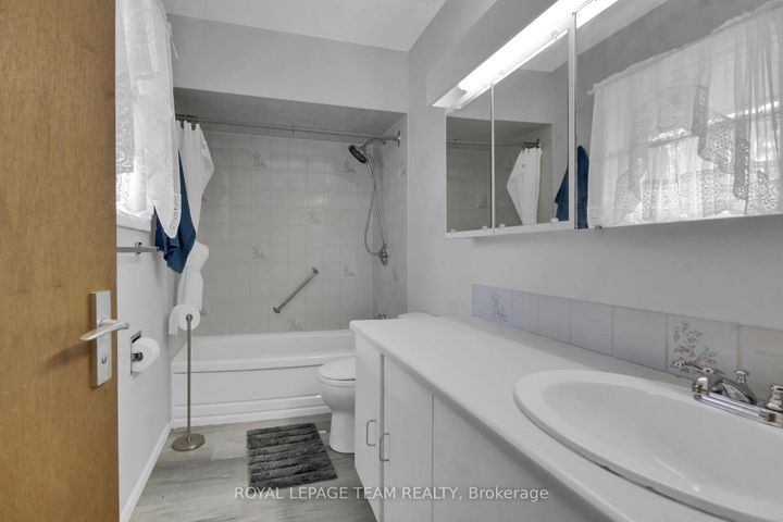 Photo 19 at 2 Aleutian Road, Nepean (Bruce Farm/Graham Park/Qualicum/Bellands), Ottawa