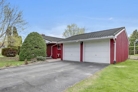Photo 2 at 2 Aleutian Road, Nepean (Bruce Farm/Graham Park/Qualicum/Bellands), Ottawa