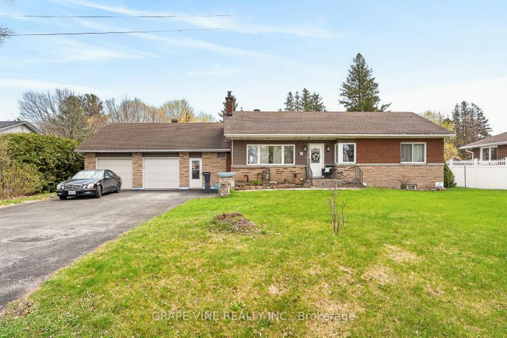 Photo 1 at 46 Macfarlane Road, Nepean (Pineglen/Country Place), Ottawa