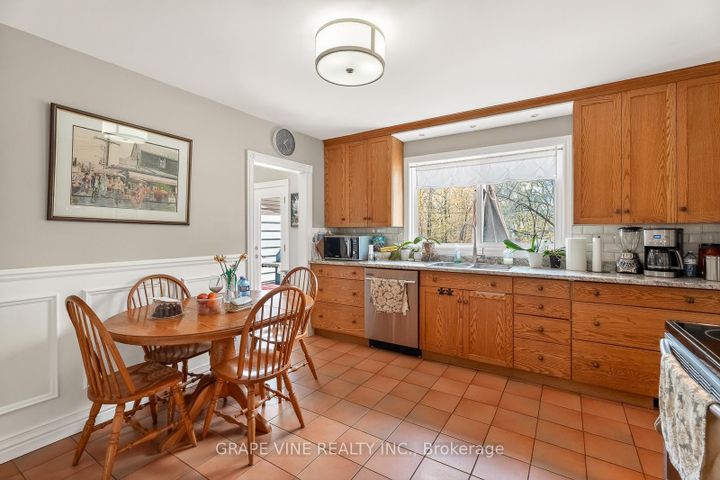 Photo 9 at 46 Macfarlane Road, Nepean (Pineglen/Country Place), Ottawa