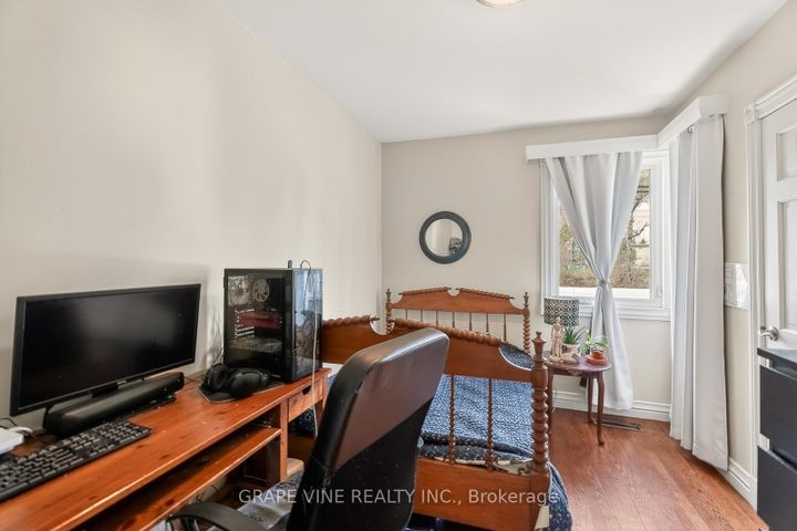 Photo 12 at 46 Macfarlane Road, Nepean (Pineglen/Country Place), Ottawa