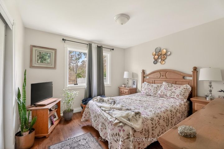Photo 14 at 46 Macfarlane Road, Nepean (Pineglen/Country Place), Ottawa