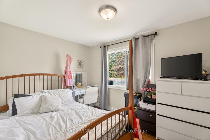 Photo 17 at 46 Macfarlane Road, Nepean (Pineglen/Country Place), Ottawa