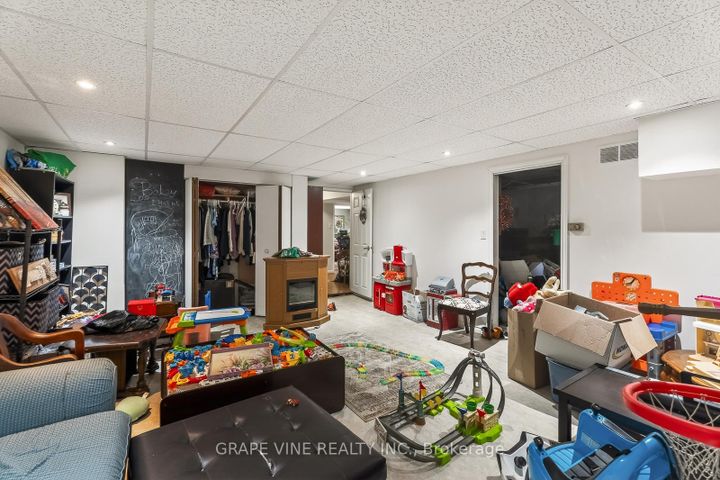 Photo 18 at 46 Macfarlane Road, Nepean (Pineglen/Country Place), Ottawa