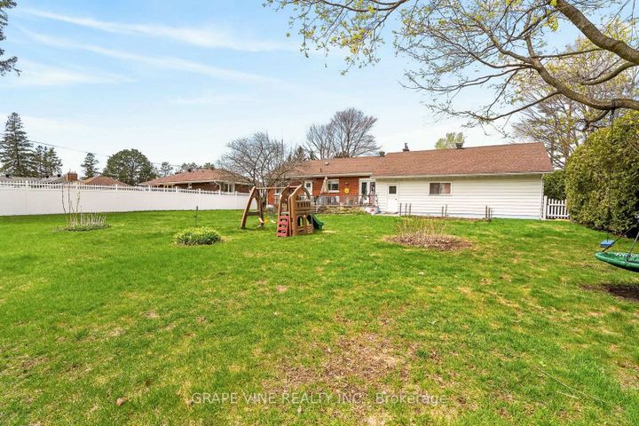 Photo 31 at 46 Macfarlane Road, Nepean (Pineglen/Country Place), Ottawa