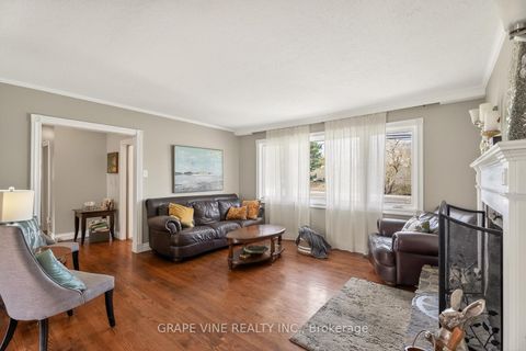 Photo 6 at 46 Macfarlane Road, Nepean (Pineglen/Country Place), Ottawa
