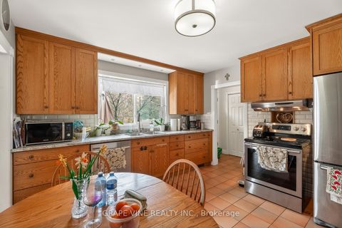 Photo 11 at 46 Macfarlane Road, Nepean (Pineglen/Country Place), Ottawa