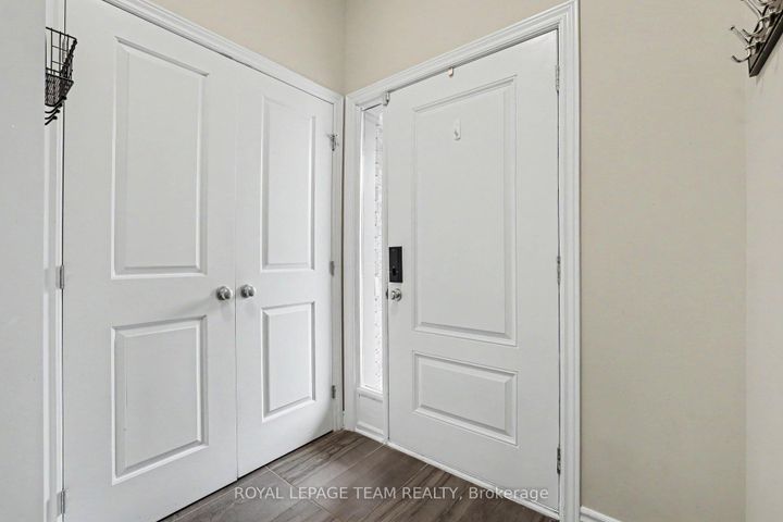 Photo 2 at 293 Fergus Crescent, Nepean (Cedargrove/Fraserdale), Ottawa