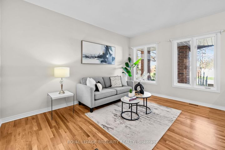 Photo 4 at 4 Tamarack Place N, Nepean (Longfields), Ottawa