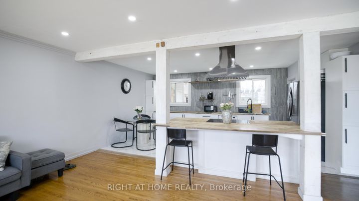 Photo 3 at 134 David Drive, Nepean (Meadowlands/St. Claire Gardens), Ottawa