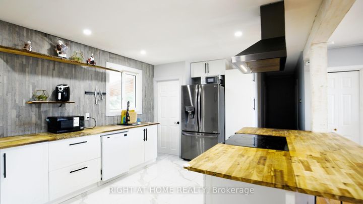 Photo 4 at 134 David Drive, Nepean (Meadowlands/St. Claire Gardens), Ottawa