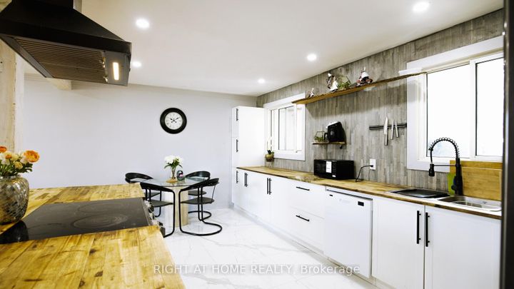 Photo 6 at 134 David Drive, Nepean (Meadowlands/St. Claire Gardens), Ottawa