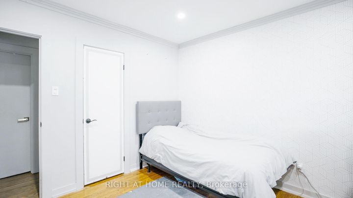 Photo 8 at 134 David Drive, Nepean (Meadowlands/St. Claire Gardens), Ottawa