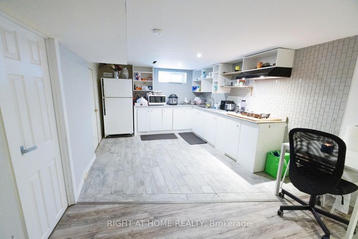 Photo 13 at 134 David Drive, Nepean (Meadowlands/St. Claire Gardens), Ottawa