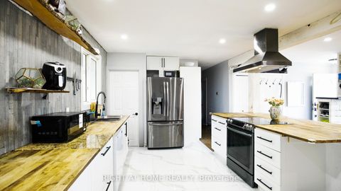 Photo 5 at 134 David Drive, Nepean (Meadowlands/St. Claire Gardens), Ottawa