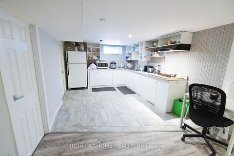 Photo 13 at 134 David Drive, Nepean (Meadowlands/St. Claire Gardens), Ottawa