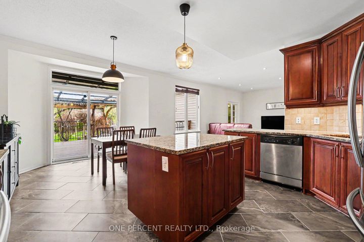 Photo 7 at 860 Taradale Drive, Nepean (Strandherd), Ottawa