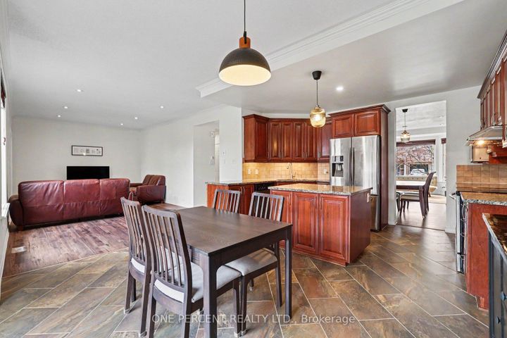 Photo 10 at 860 Taradale Drive, Nepean (Strandherd), Ottawa