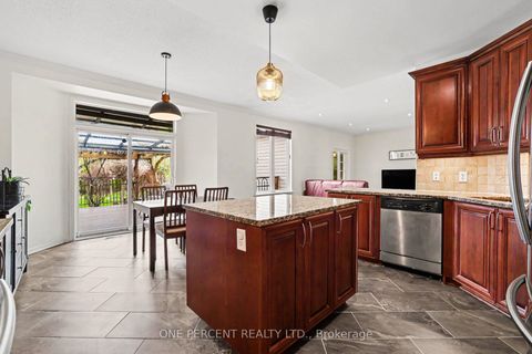 Photo 7 at 860 Taradale Drive, Nepean (Strandherd), Ottawa
