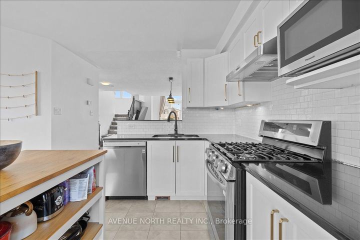 Photo 10 at 25 - 220 Tivoli Private, Nepean (Merivale Industrial Park/Citiplace), Ottawa