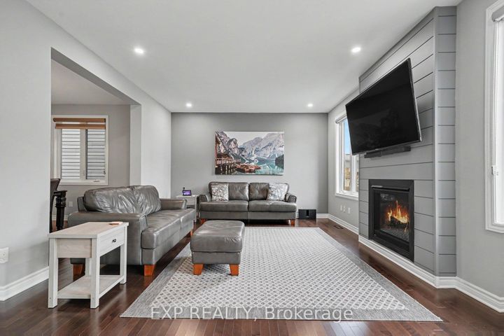 Photo 4 at 707 Cashmere Terrace, Nepean (Heritage Park), Ottawa