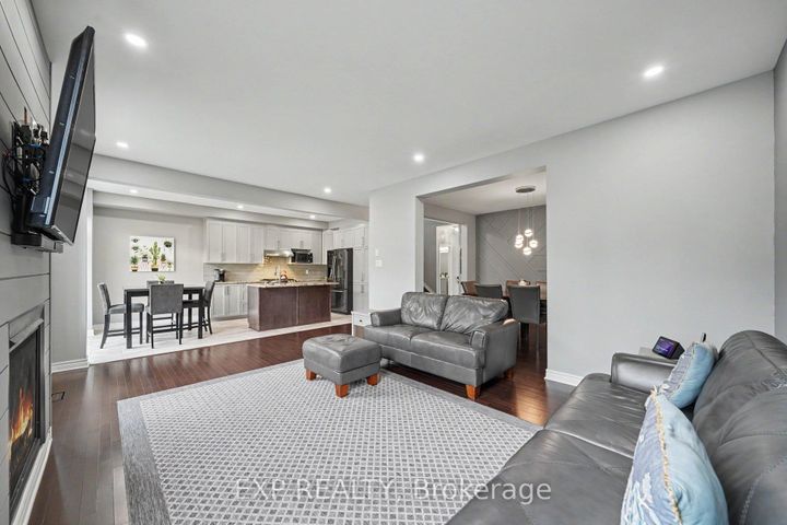 Photo 7 at 707 Cashmere Terrace, Nepean (Heritage Park), Ottawa