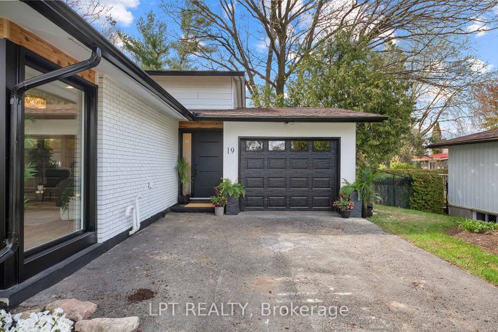Photo 1 at 19 Moorcroft Road, Nepean (Briargreen), Ottawa
