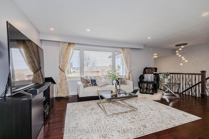 Photo 4 at 7 Kerry Crescent, Nepean (City View/Skyline/Fisher Heights/Parkwood Hills), Ottawa