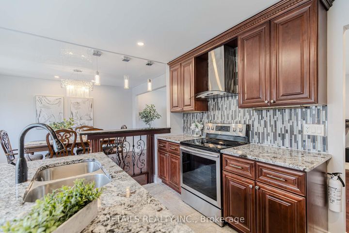 Photo 9 at 7 Kerry Crescent, Nepean (City View/Skyline/Fisher Heights/Parkwood Hills), Ottawa