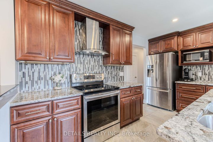 Photo 11 at 7 Kerry Crescent, Nepean (City View/Skyline/Fisher Heights/Parkwood Hills), Ottawa