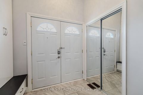 Photo 2 at 7 Kerry Crescent, Nepean (City View/Skyline/Fisher Heights/Parkwood Hills), Ottawa