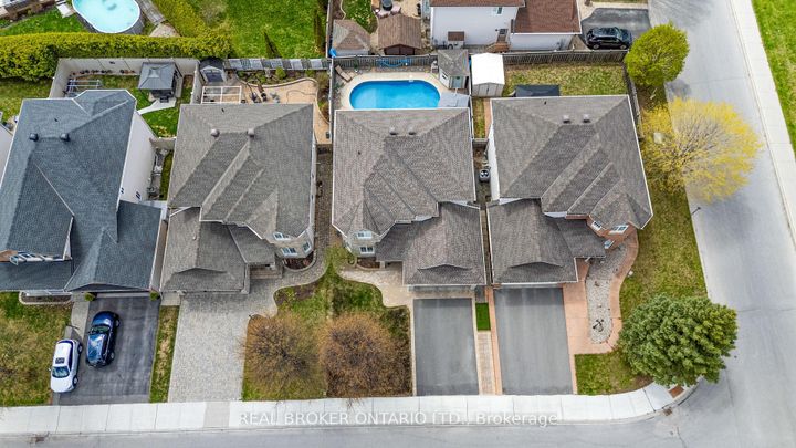 Photo 2 at 41 Golder's Green Lane, Nepean (Longfields), Ottawa