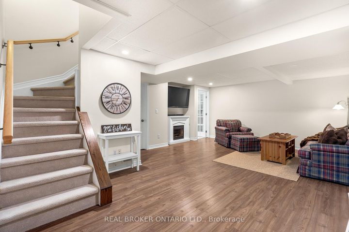 Photo 37 at 41 Golder's Green Lane, Nepean (Longfields), Ottawa