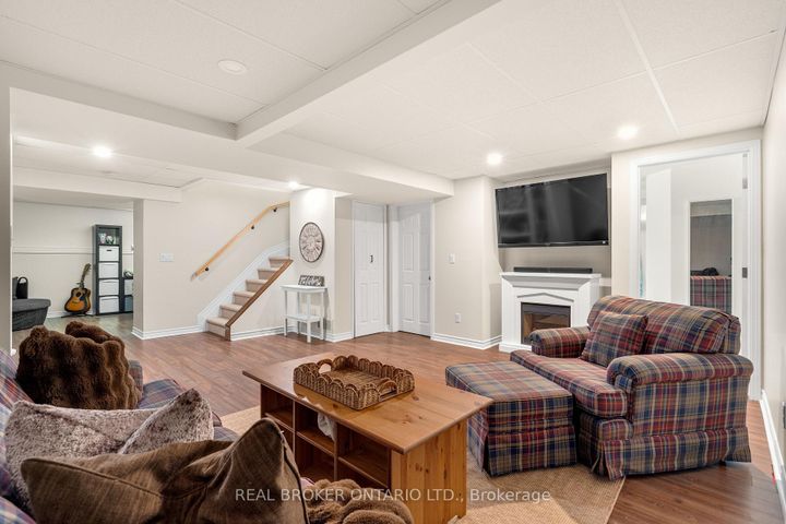 Photo 38 at 41 Golder's Green Lane, Nepean (Longfields), Ottawa