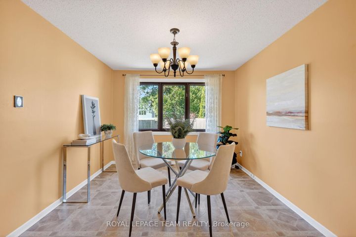 Photo 11 at 21 Lindhurst Crescent, Nepean (Briargreen), Ottawa