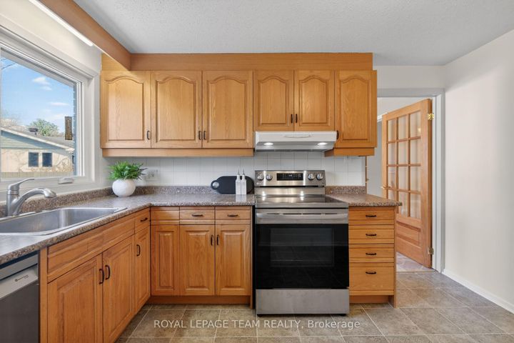 Photo 16 at 21 Lindhurst Crescent, Nepean (Briargreen), Ottawa