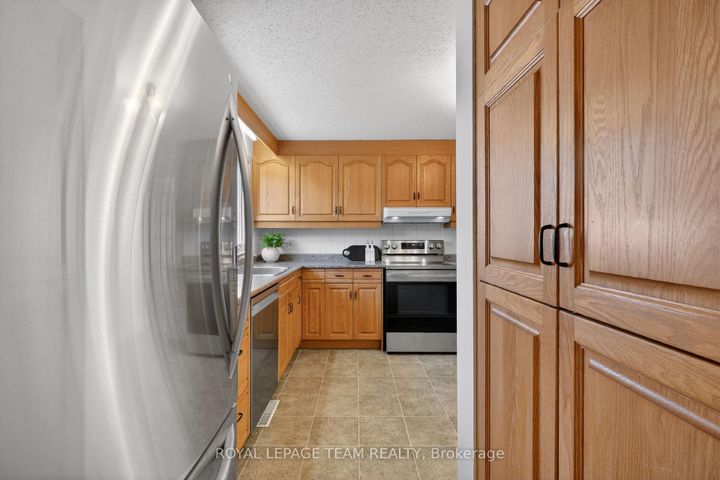 Photo 19 at 21 Lindhurst Crescent, Nepean (Briargreen), Ottawa