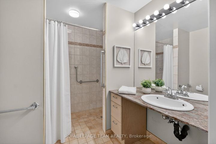 Photo 20 at 21 Lindhurst Crescent, Nepean (Briargreen), Ottawa