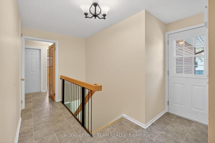 Photo 21 at 21 Lindhurst Crescent, Nepean (Briargreen), Ottawa
