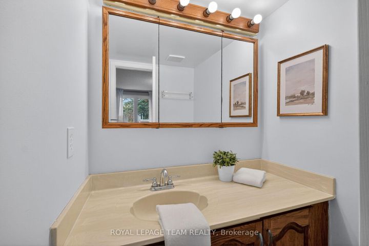 Photo 34 at 21 Lindhurst Crescent, Nepean (Briargreen), Ottawa
